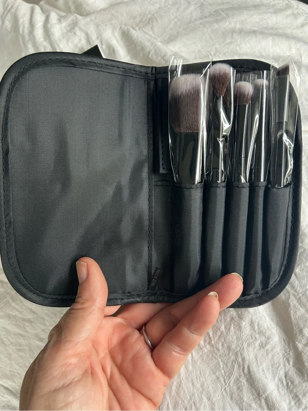 NWT-IT for Ulta Beauty Mini Face & Eye Brush Set. Contains 5 Brushes. Brand New